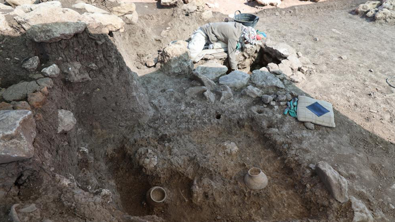 Diyarbakır'da 5 Ve 11 Bin Yıllık Mezarlar Bulundu5