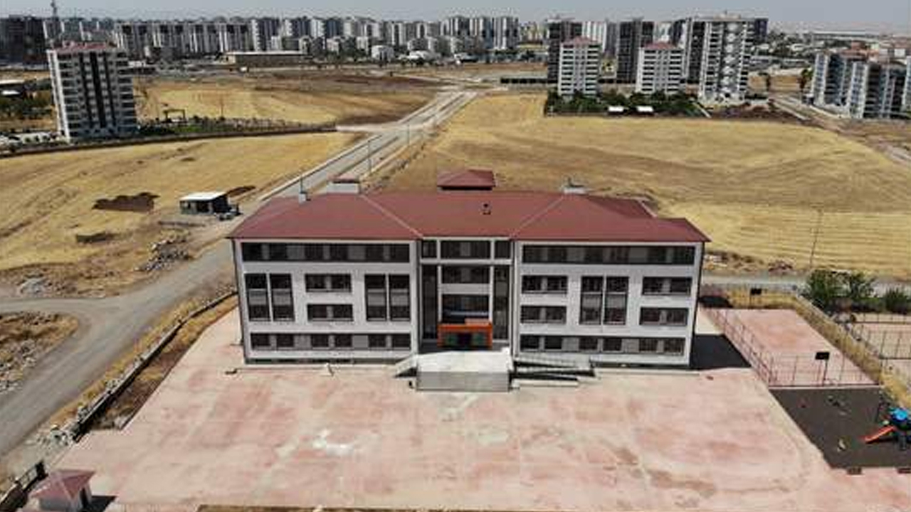Diyarbakır'da, Depremin Ardından 70 Okul Inşa Edildi