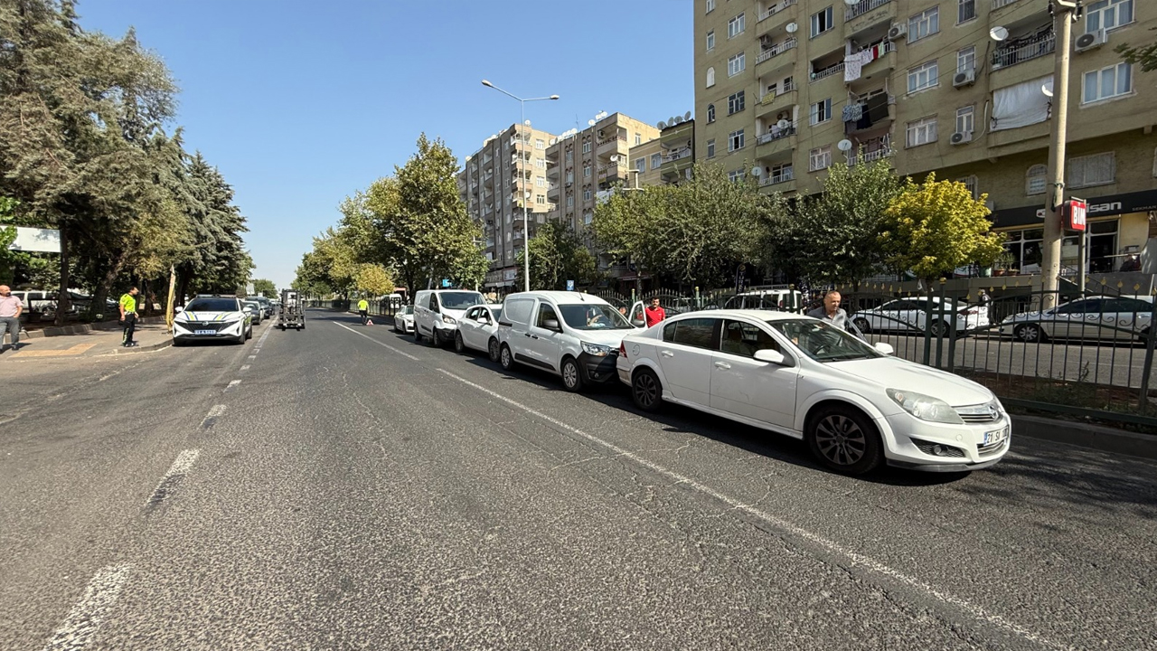 Diyarbakır’da Peş Peşe Kazalar, Yaralılar Var