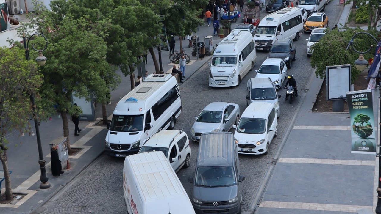 Diyarbakır'da Tarihin Ortasında Trafik Çilesi3
