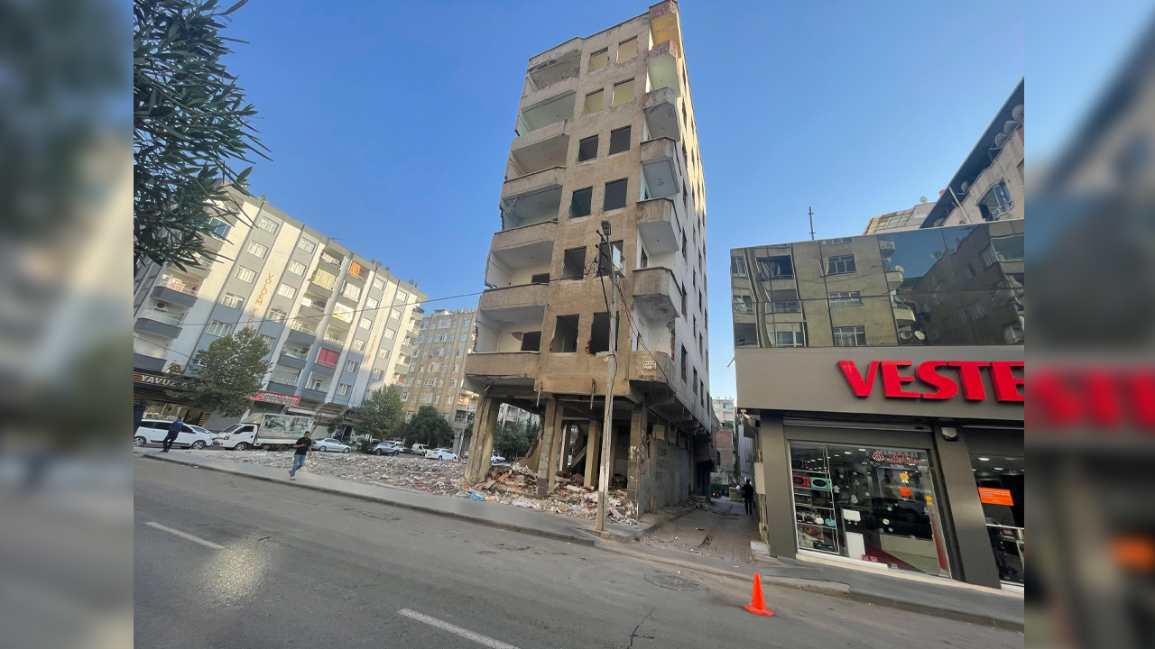 Diyarbakır’da Vatandaşları Tedirgin Eden Yapılar3