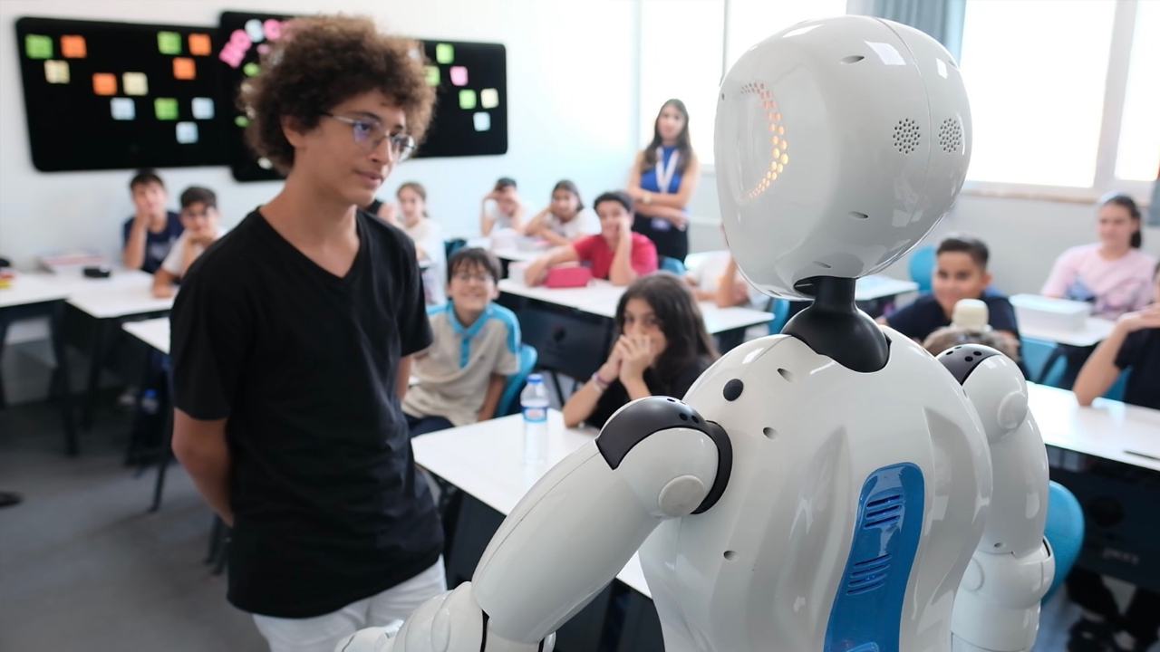 Diyarbakır’ın Ilk Üstün Zekalı Robotu Görücüye Çıktı3