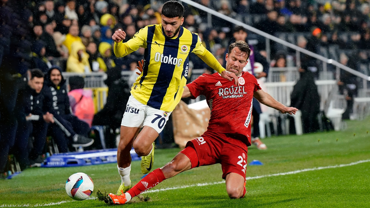 Fenerbahçe’de Saran’ın Ilk Sınavı, Emre Belözoğlu Eski Takımına Rakip Olacak