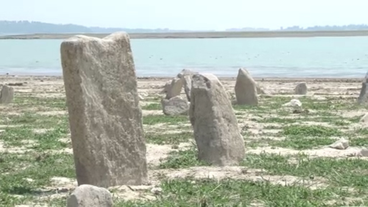 Kuraklığın Acı Manzarası, Mezarlık Ortaya Çıktı1