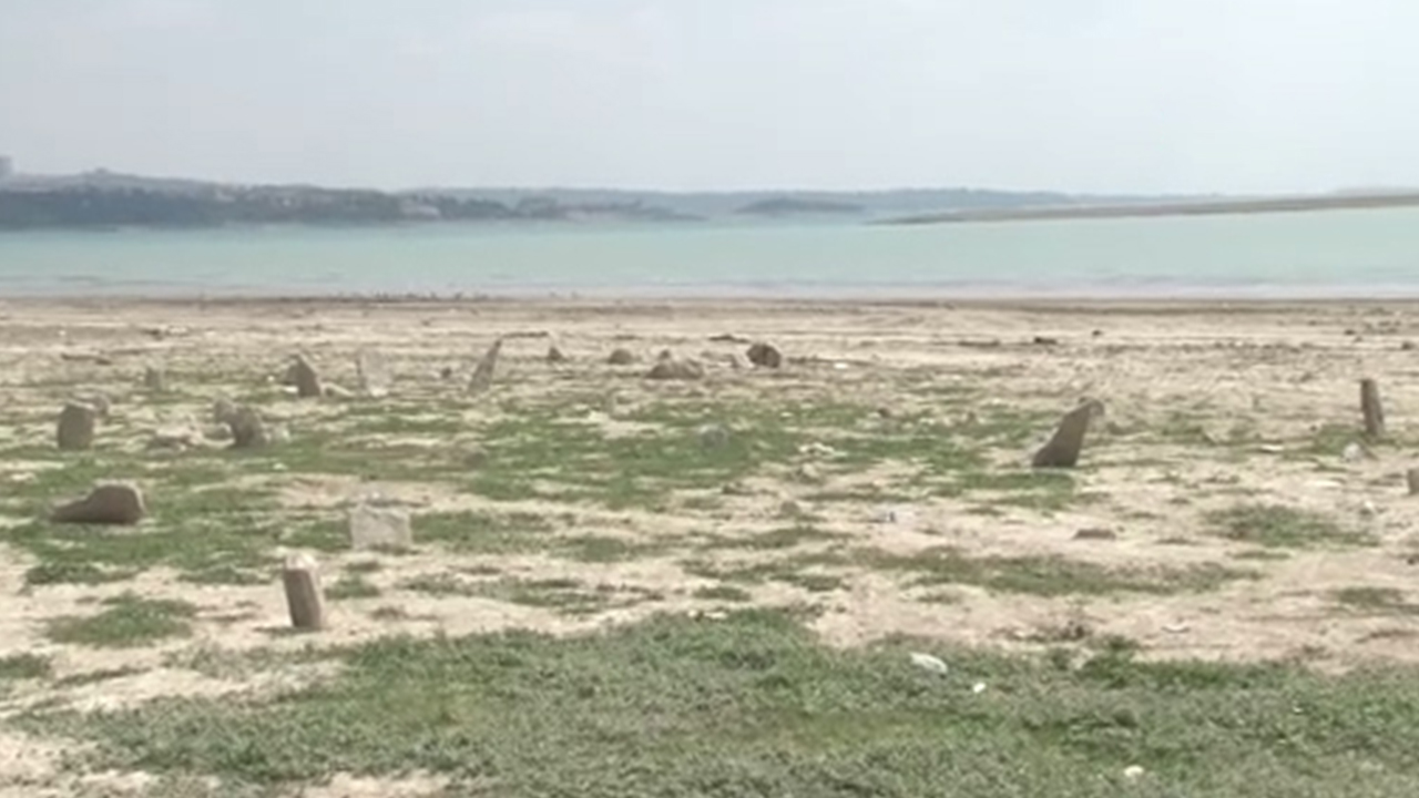 Kuraklığın Acı Manzarası, Mezarlık Ortaya Çıktı2