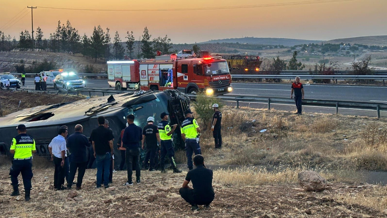 Yolcu Otobüsü Devrildi 27 Kişi Yaralandı1