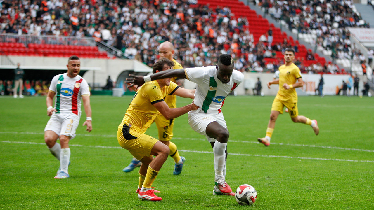 Maçın ilk yarısı 0-0 berabere sona erdi.