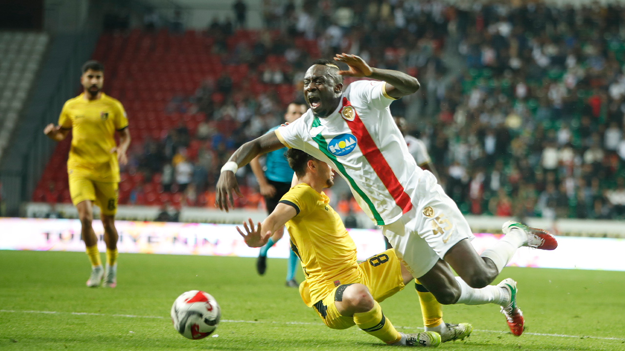 84. dakikada sağ kanattan Amedspor'un geliştirdiği atakta ceza sahasına yapılan ortada topla buluşan Çekdar Orhan yeniden ceza sahasına gönderdi. Poko, kafa ile topu Mbaye Diagne'ye aktardı. Diagne, yere düşerken yaptığı vuruşla topu ağlarla buluşturdu. Ancak VAR'da yapılan incelemede pozisyonun ofsayt olduğu gerekçesiyle gol geçerli sayılmadı.