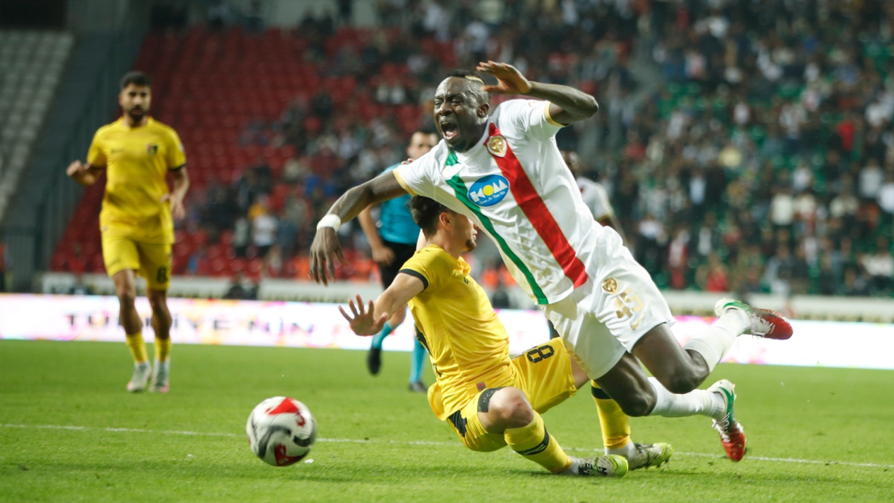 Amedspor Maçında, Binlerce Kişinin Gördüğünü Hakem Görmedi5