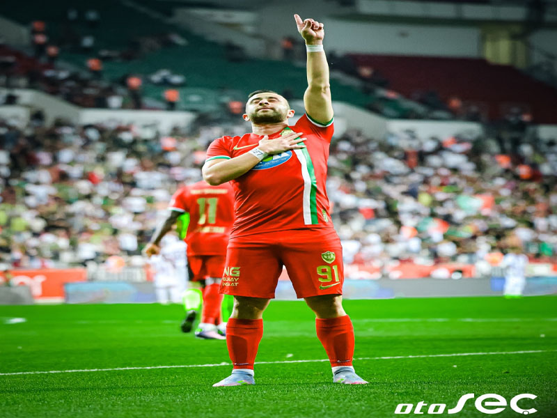 Amedsporlu Iki Yıldız Gol Krallığı Tahtını Bırakmıyor