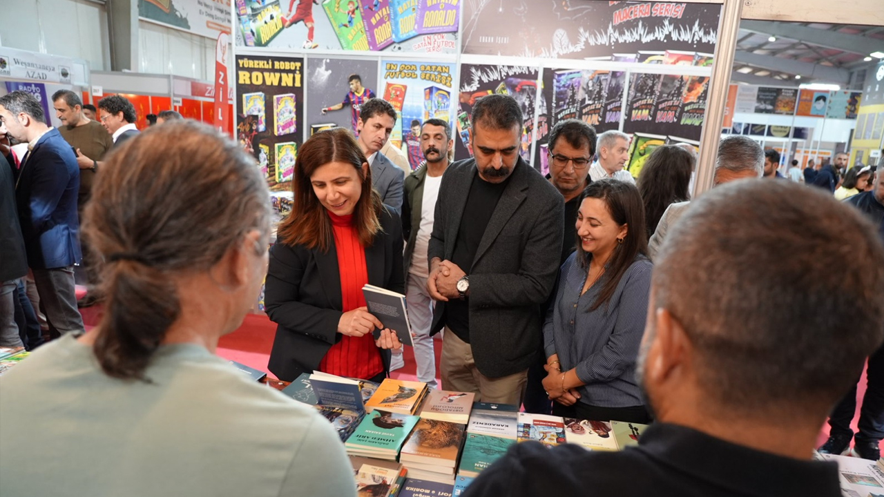Bucak Ve Hatun, Diyarbakır Kitap Fuarı’nı Gezdi