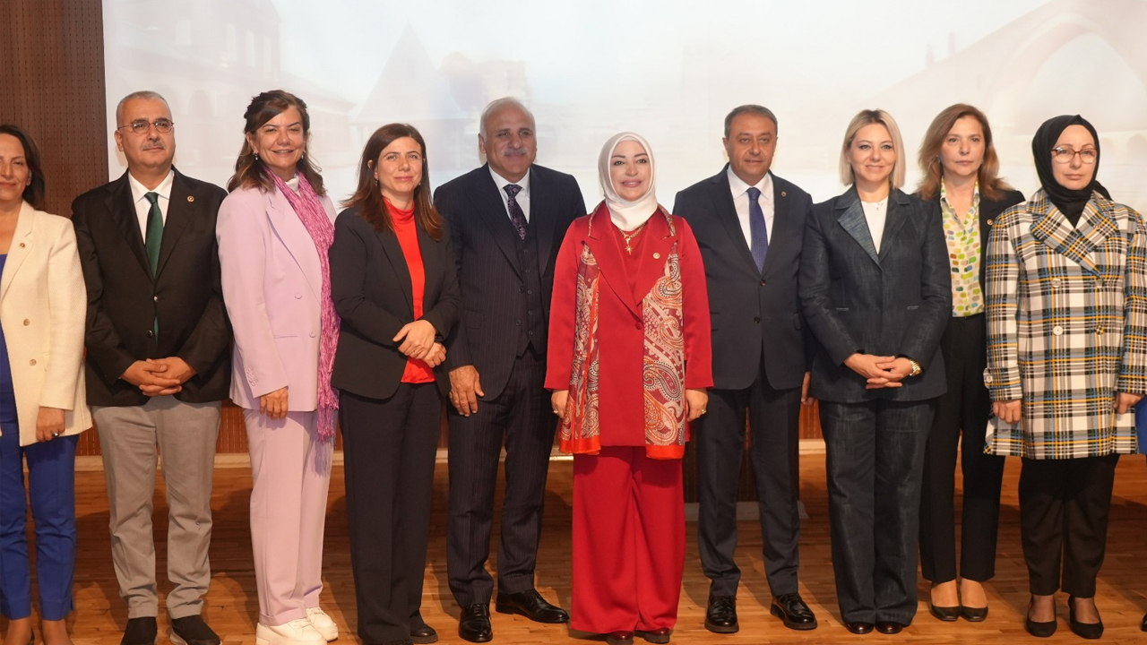 Diyarbakır Büyükşehir Belediyesi Eş Bakanı Bucak1