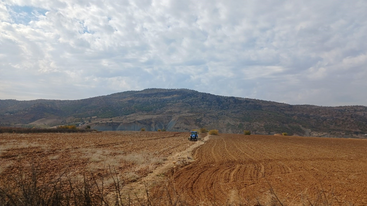 Diyarbakır Kulp’ta Çiftçiler Ekim Mesaisine Başladı