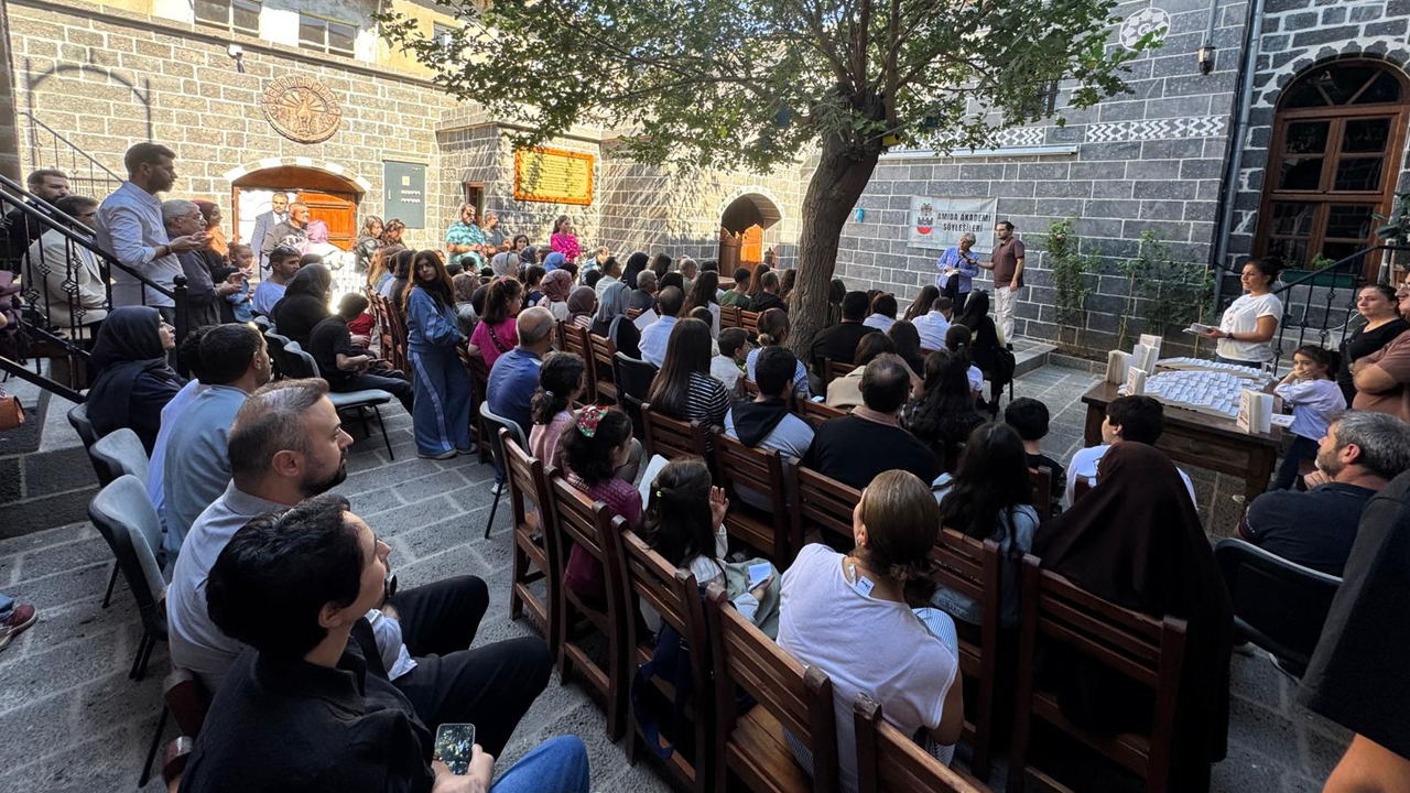 Diyarbakır’da Çocukların Şiirleri Kitap Oldu3