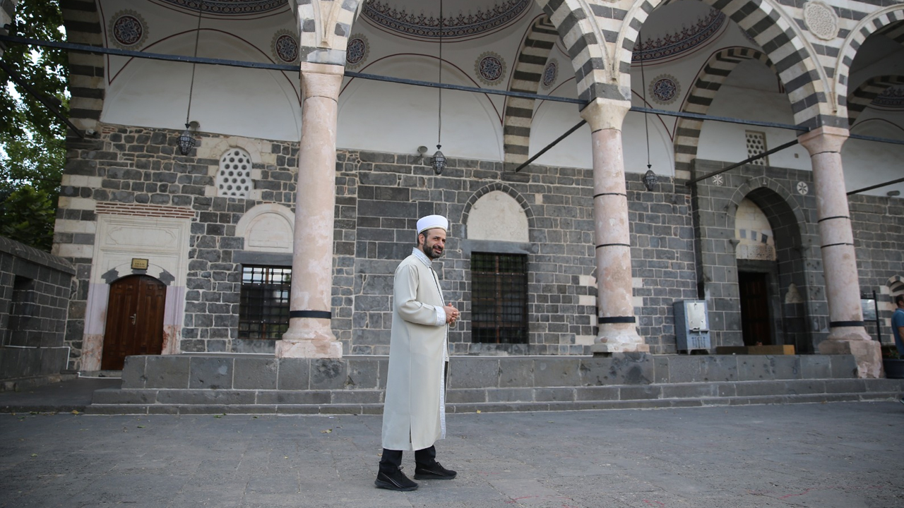 Diyarbakır'da Imamlardan Anlamlı Hizmet