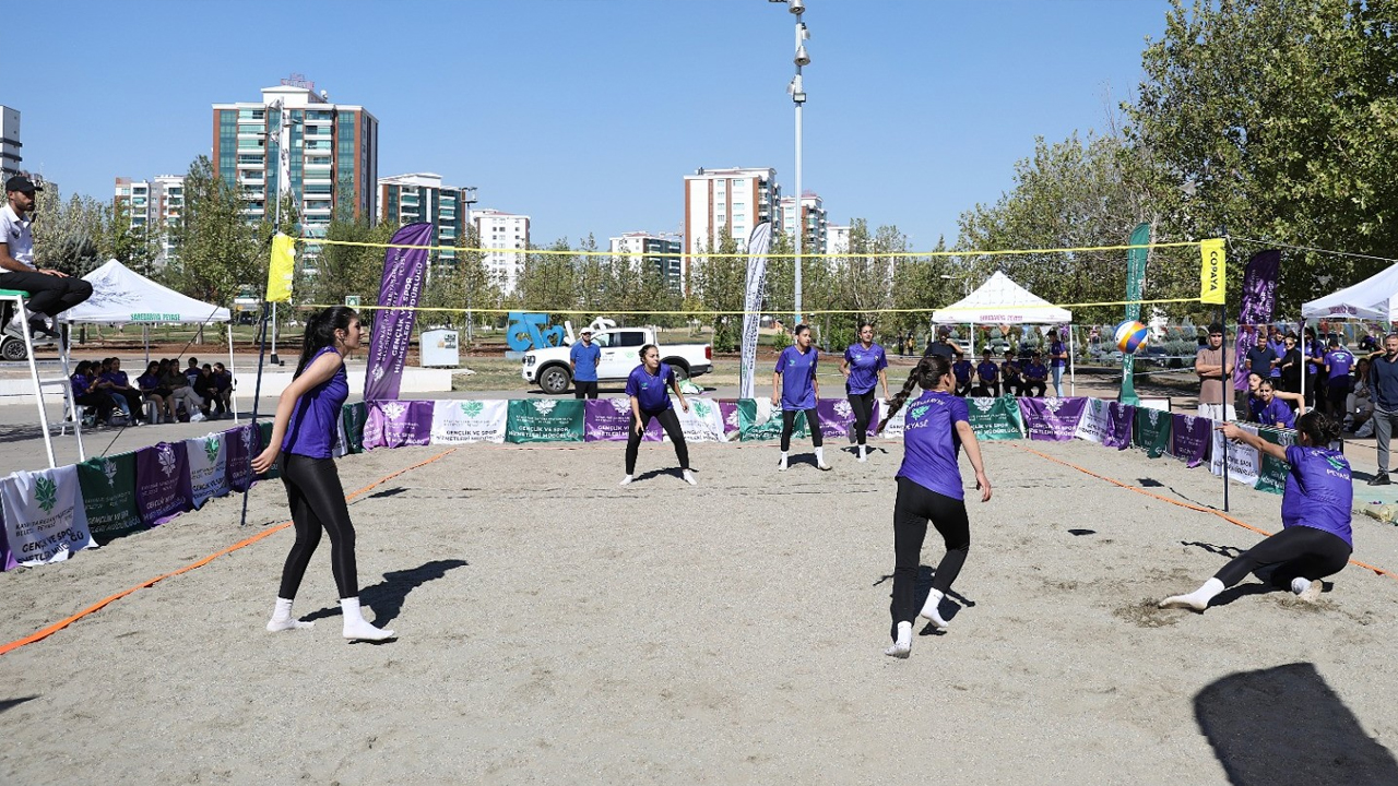 Diyarbakır’da Plaj Voleybol Şenliği Başladı