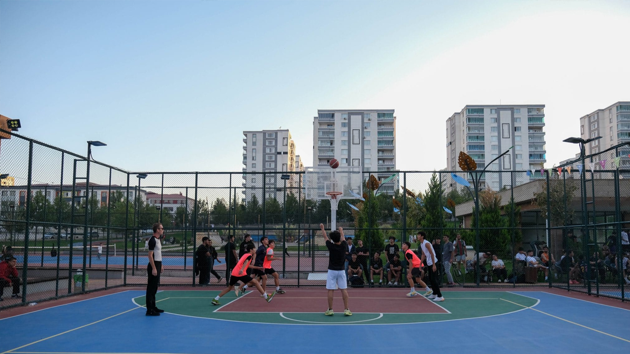 Diyarbakır'da Rezan Cup Ile Basketbol Turnuvası Başladı