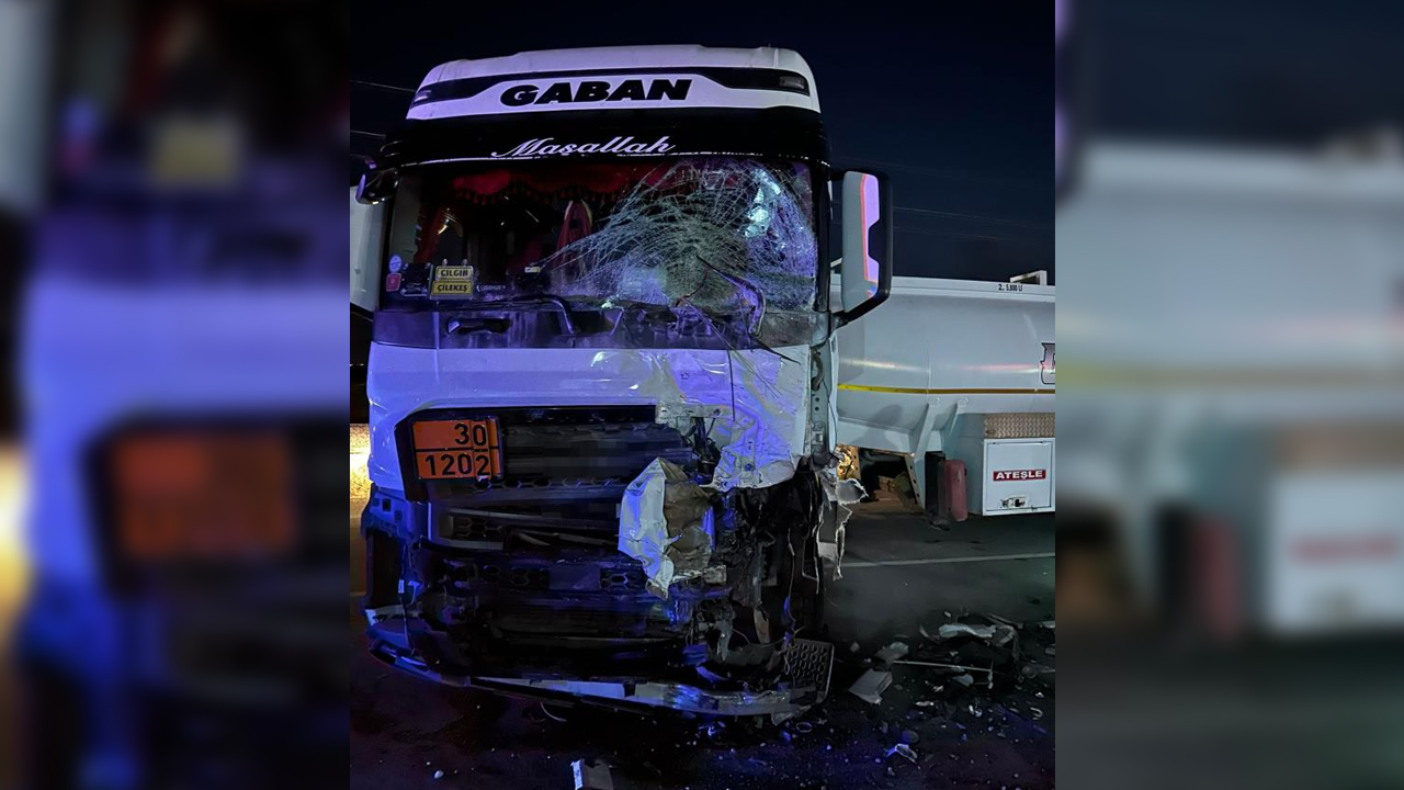 Diyarbakır’da Yolcu Minibüsü Ile Tanker Çarpıştı
