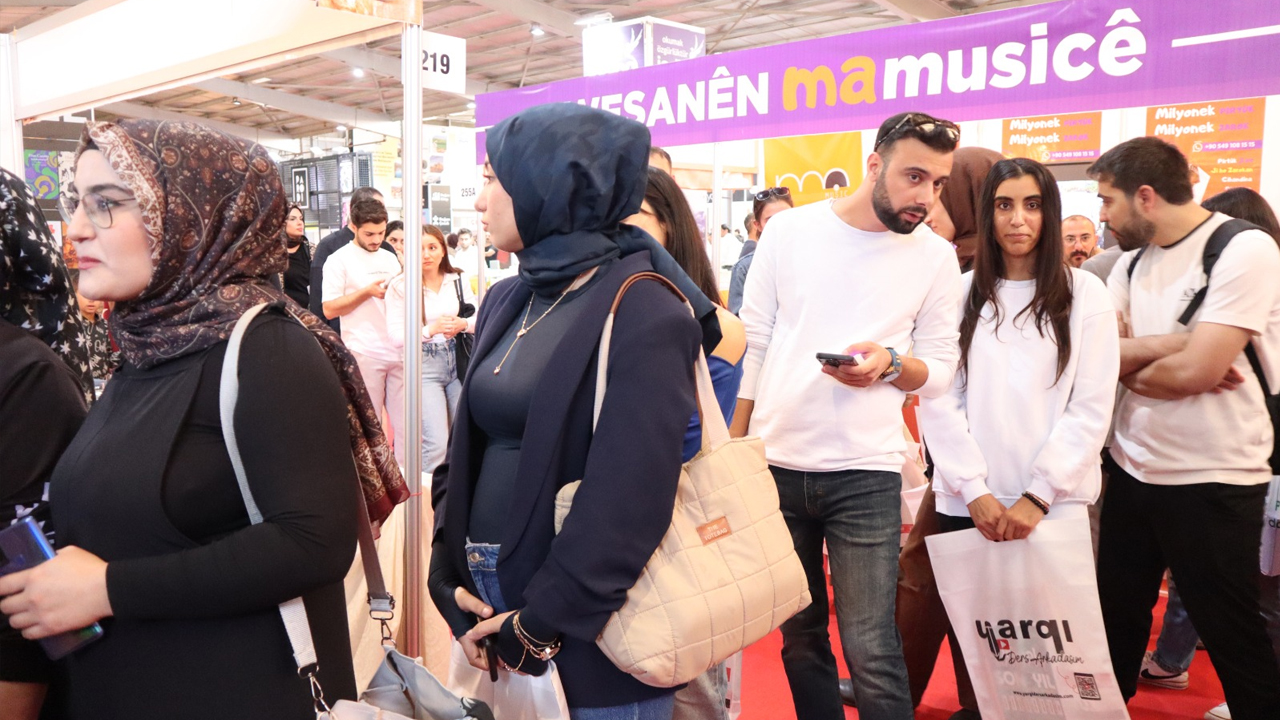 Diyarbakır'daki Kitap Fuarı'nda En Çok Satılan Kitaplar Hangileri3