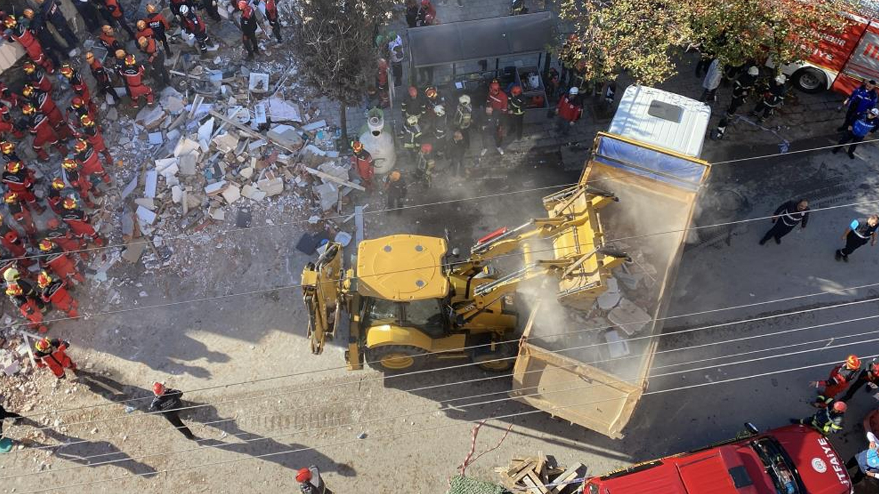 Gebze'de Çöken Bina Havadan Görüntülendi