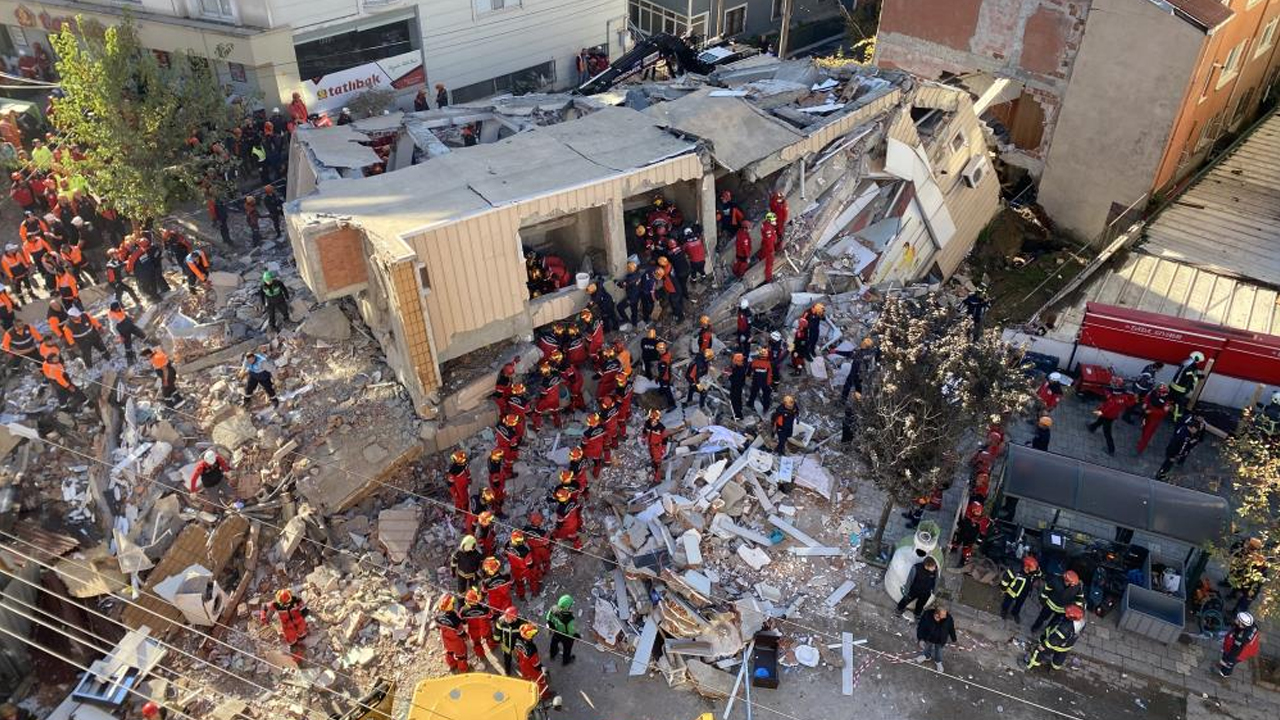 Gebze'de Çöken Bina Havadan Görüntülendi1