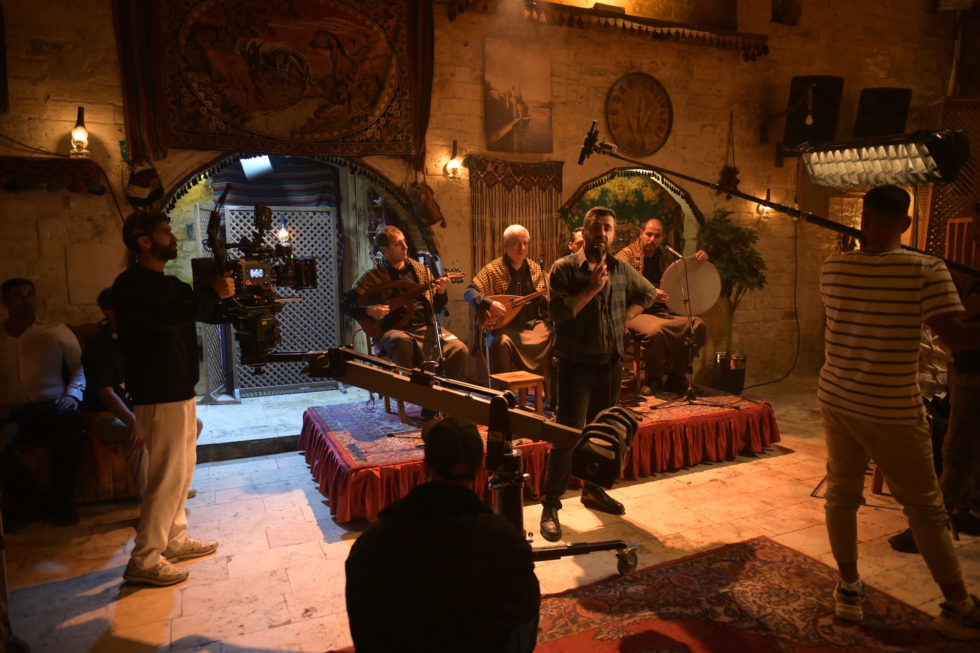 Halef Köklerin Çağrısı’nda Sürpriz! Onur Bilge 7. Bölümde Şarkı Söyleyecek (1)