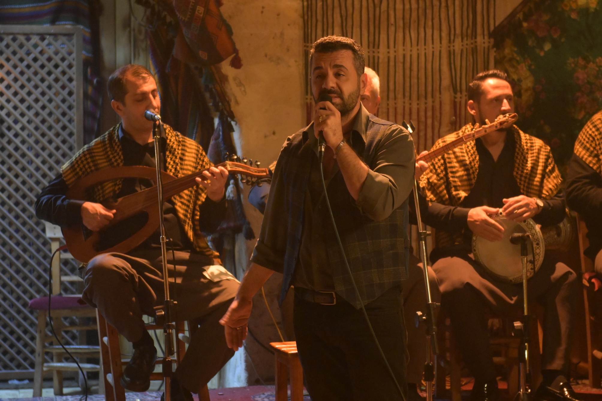 Halef Köklerin Çağrısı’nda Sürpriz! Onur Bilge 7. Bölümde Şarkı Söyleyecek (3)