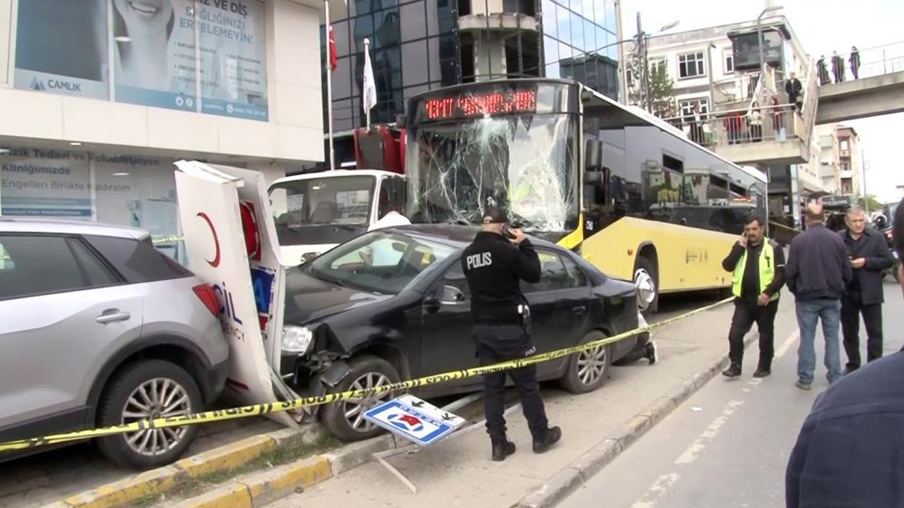 İstanbul’da İett Otobüsü Durağa Daldı