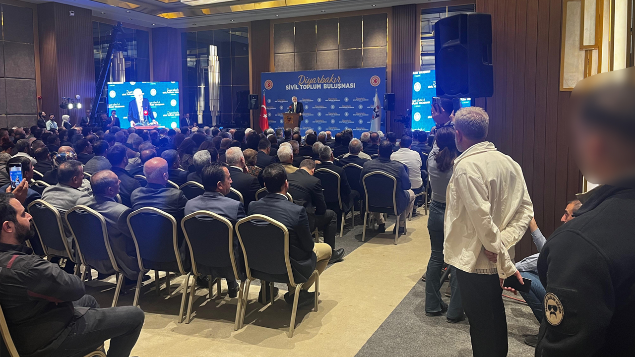 Kurtulmuş’un Diyarbakır Toplantısında Skandal Görüntü3