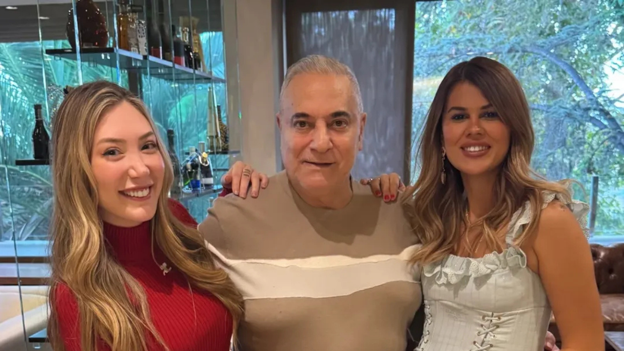 Mehmet Ali Erbil’in Eşi Ile Kızı Alışveriş Turunda 1