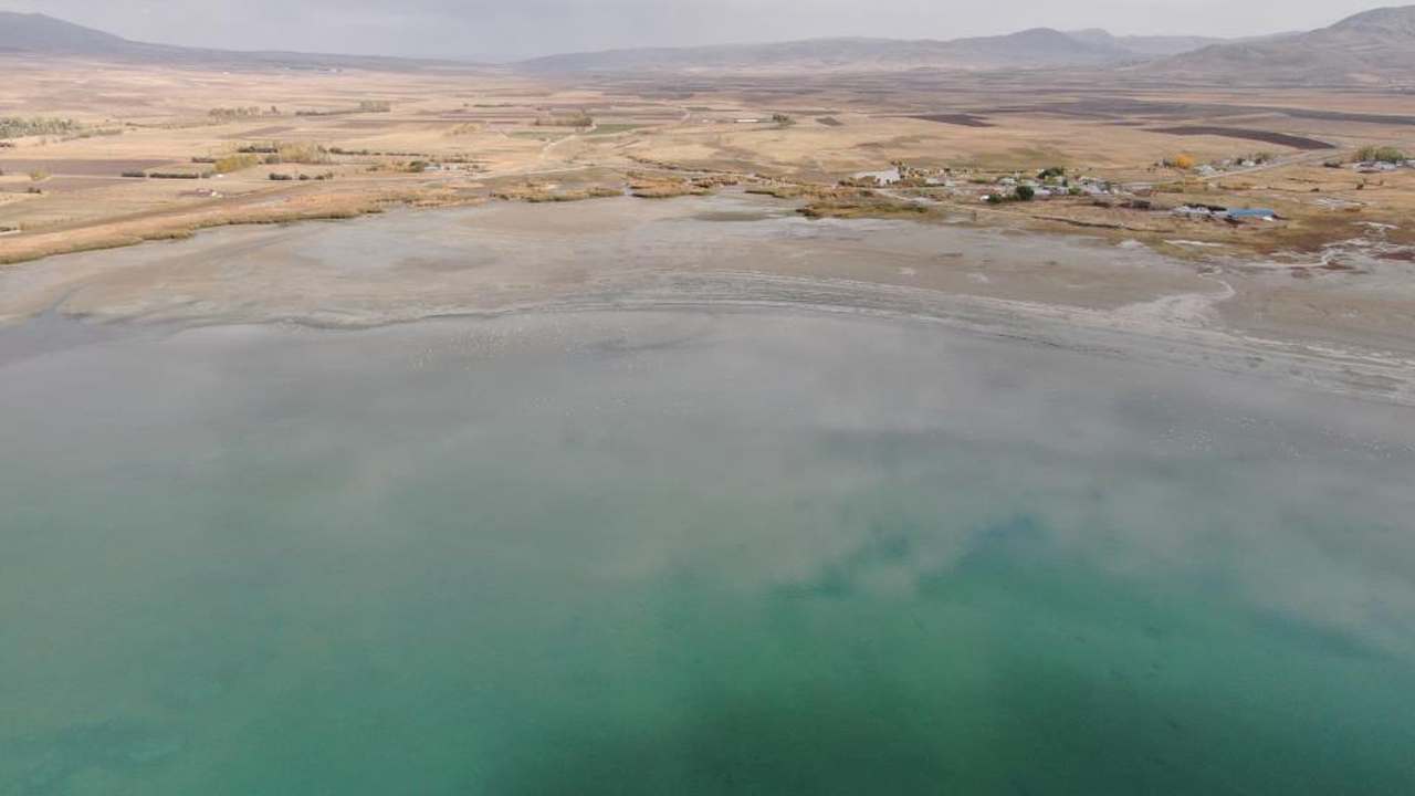 Van’da Korkutan Olay! Erçek Gölü Çekildi1