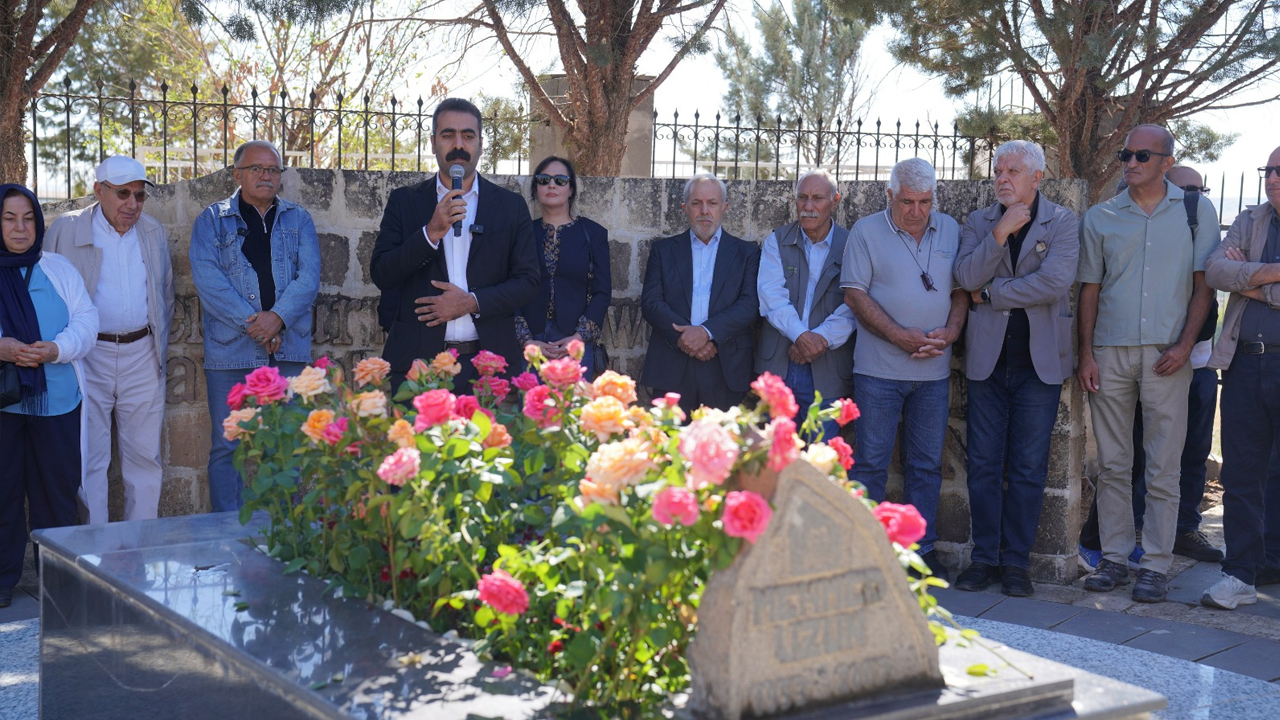 Yazar Mehmed Uzun Mezarı Başında Anıldı