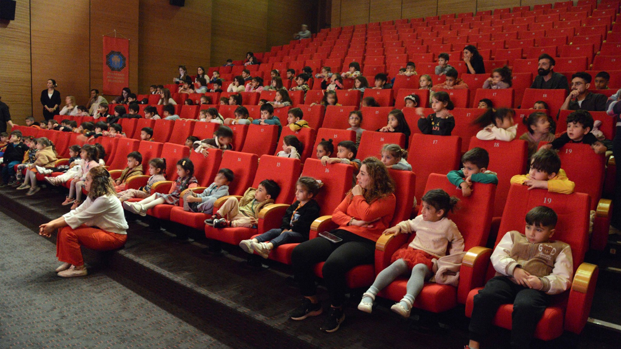 Zarokistan’daki Çocuklara Özel Tiyatro1