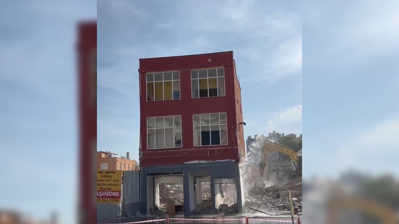 2 Katlı Binaya Dokunmadan Titreşimle Yıkıldı