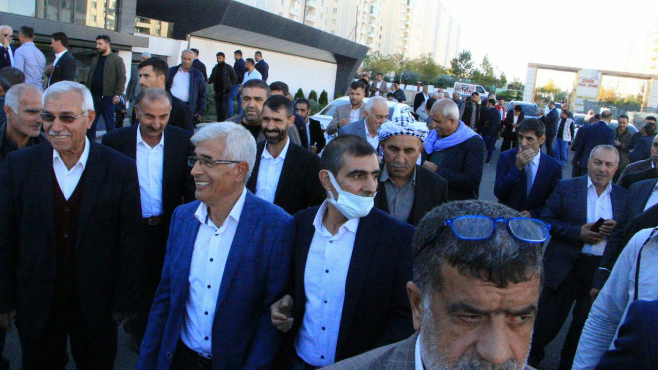 3 Milyon Nüfusları Var, 22 Kentte Dernek Kurdular2