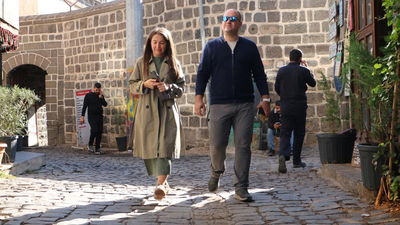 90 Model Araçla Diyarbakır’ı Tanıtıyorlar1