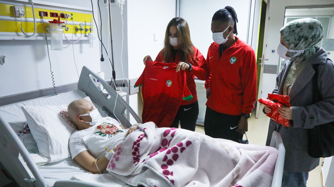 Amedspor’dan Lösemili Çocuklara Yürek Isıtan Ziyaret2