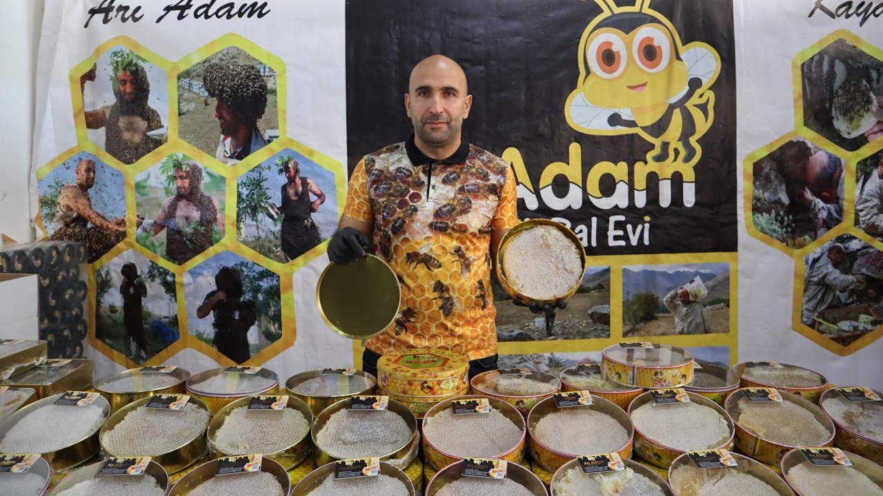 ‘Arı Adam’ Diyarbakır’daki Fuarda Yerini Aldı4