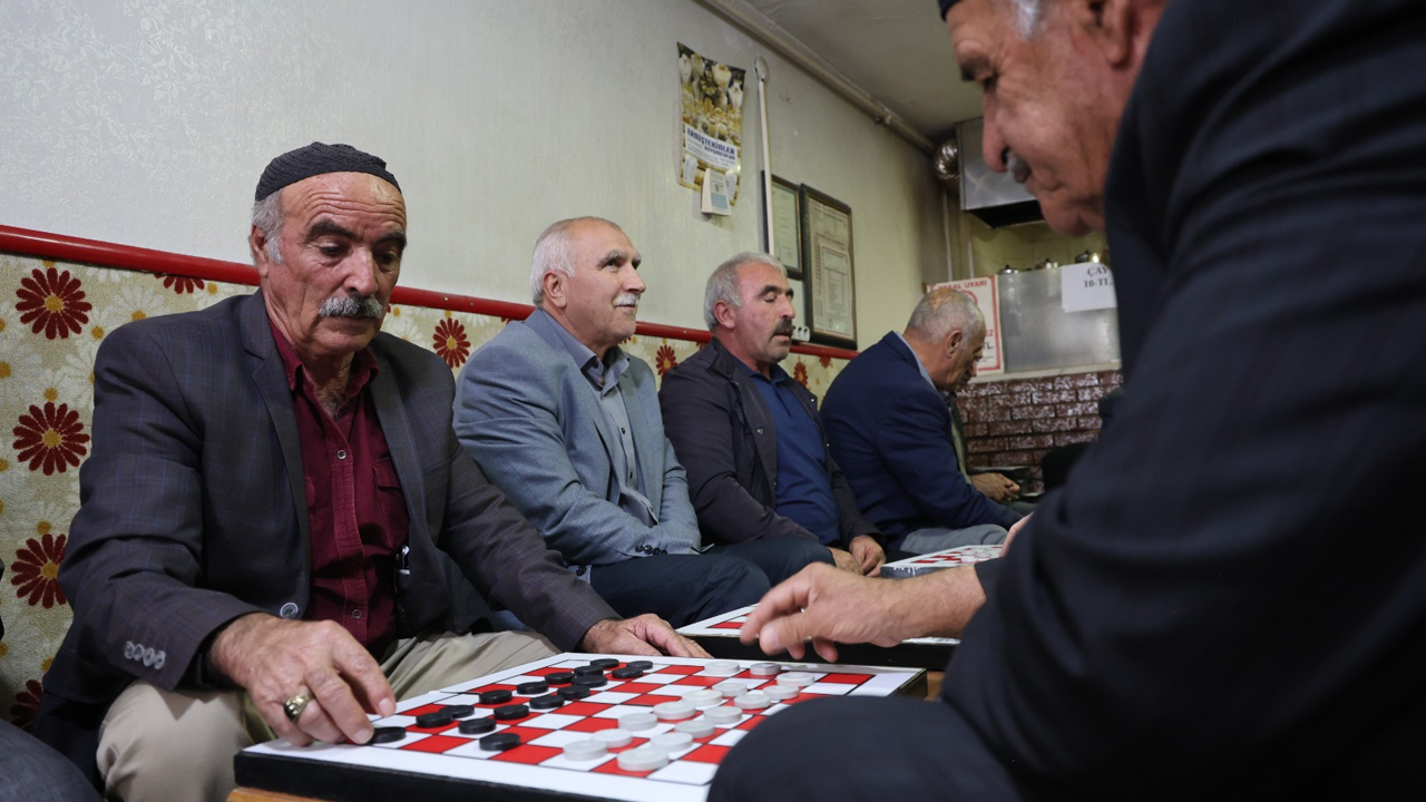 Bu Çay Ocağında Sadece Dama Oynanıyor1