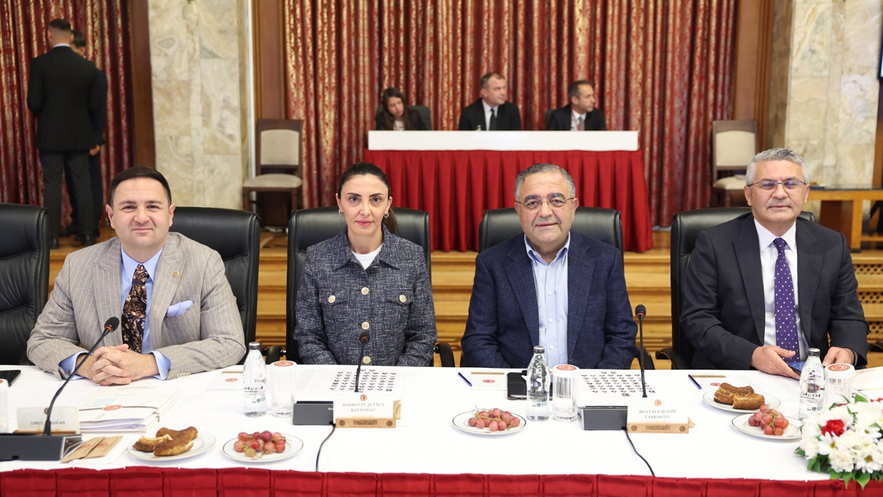 Chp'li Tanrıkulu, Türkiye'yi Terk Eden Gençlerle Görüştü3