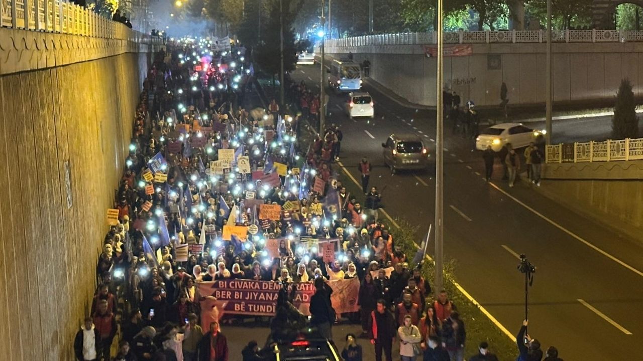 Diyarbakir Kadinlar Yurudu1