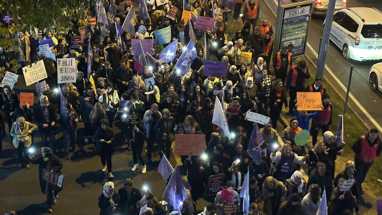 Diyarbakir Kadinlar Yurudu2