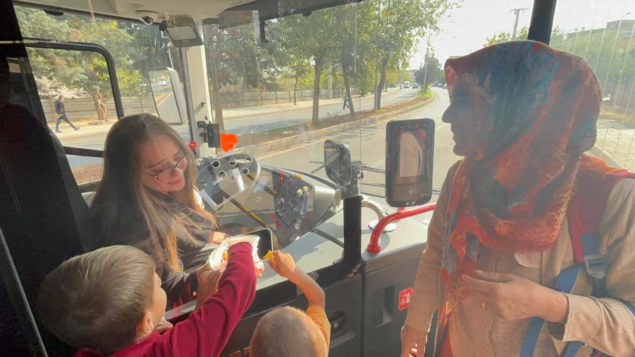 Diyarbakır Trafiğinde Kadın Şoför Devrimi!2