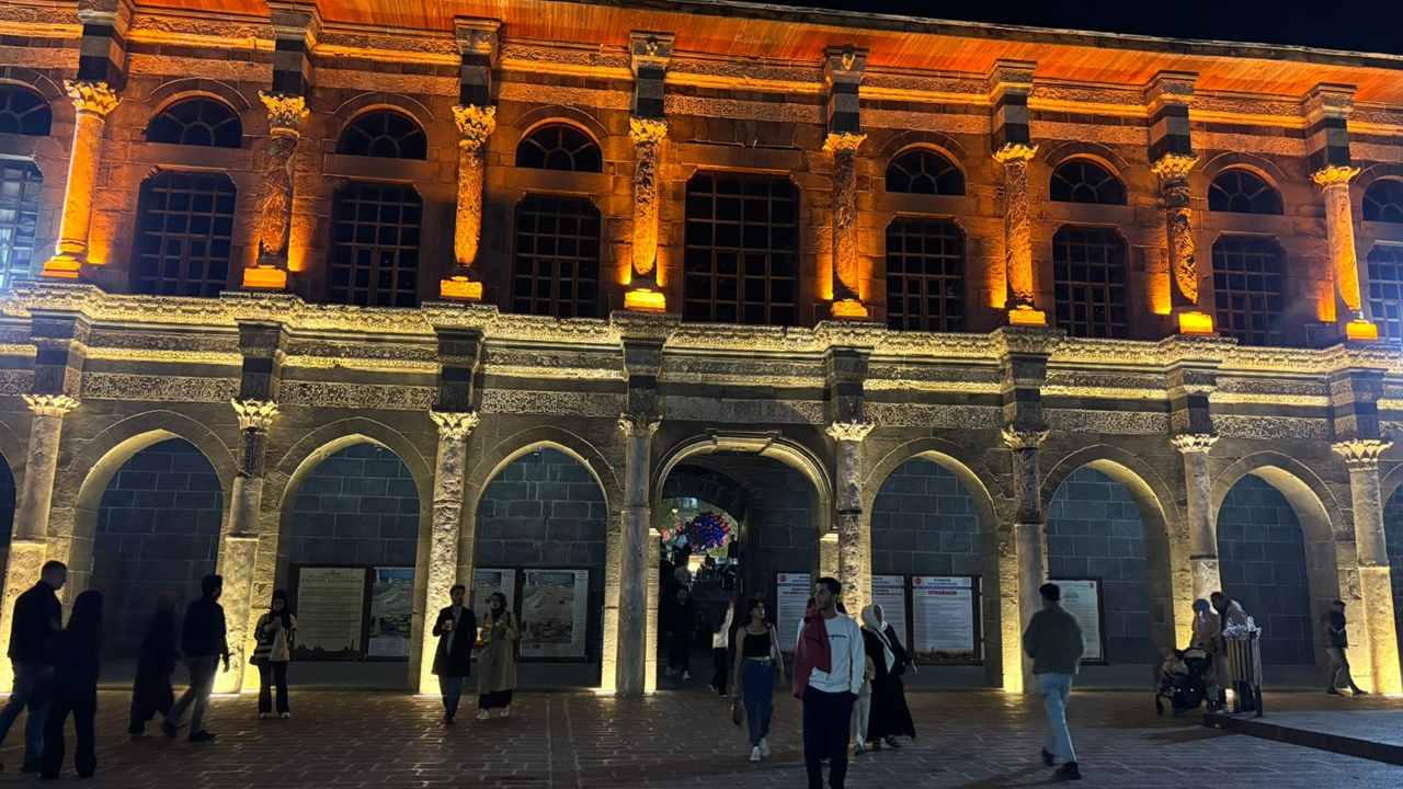 Diyarbakır Ulu Cami’de Akşam Büyüsü3