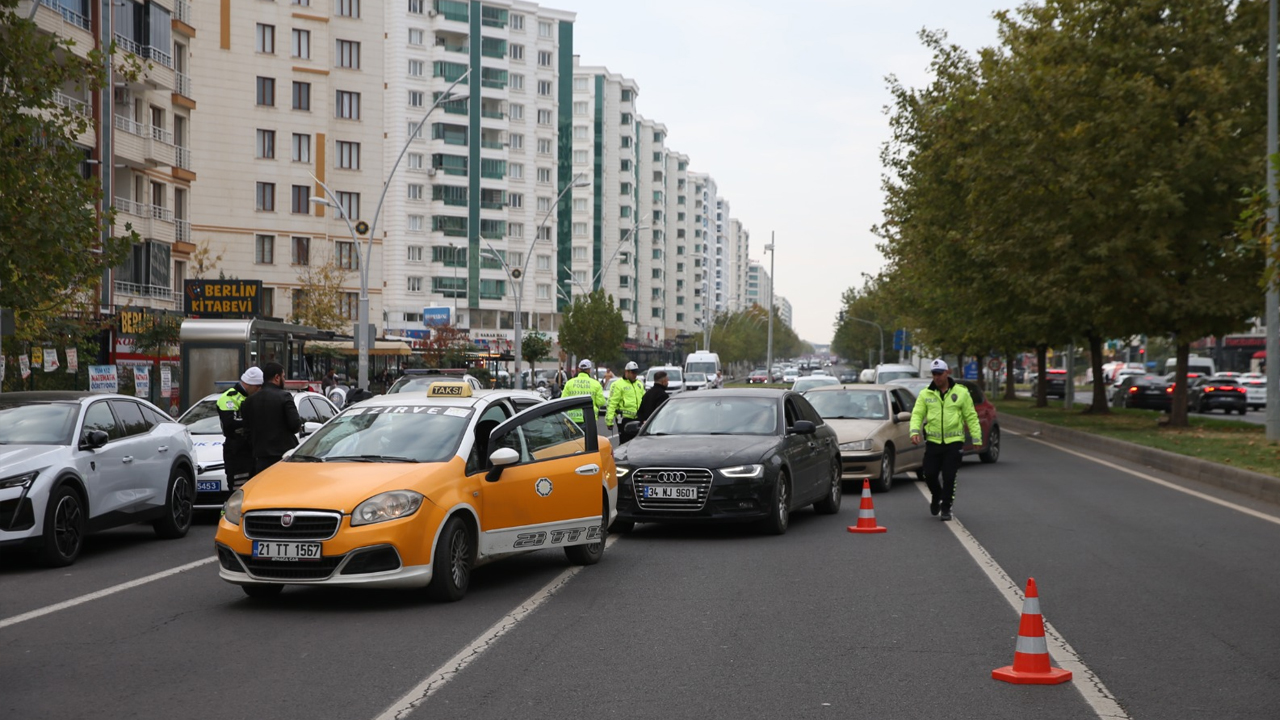 Diyarbakır'da Dron Destekli Trafik Denetimi1