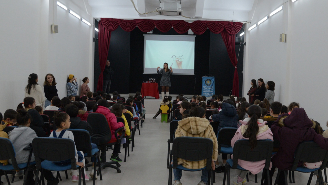 Diyarbakır’da Dünya Çocuk Hakları Günü Coşkusu