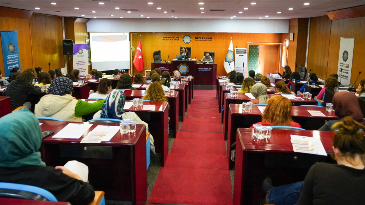 Diyarbakır’da Kadın Belediye Çalışanlarına Seminer1