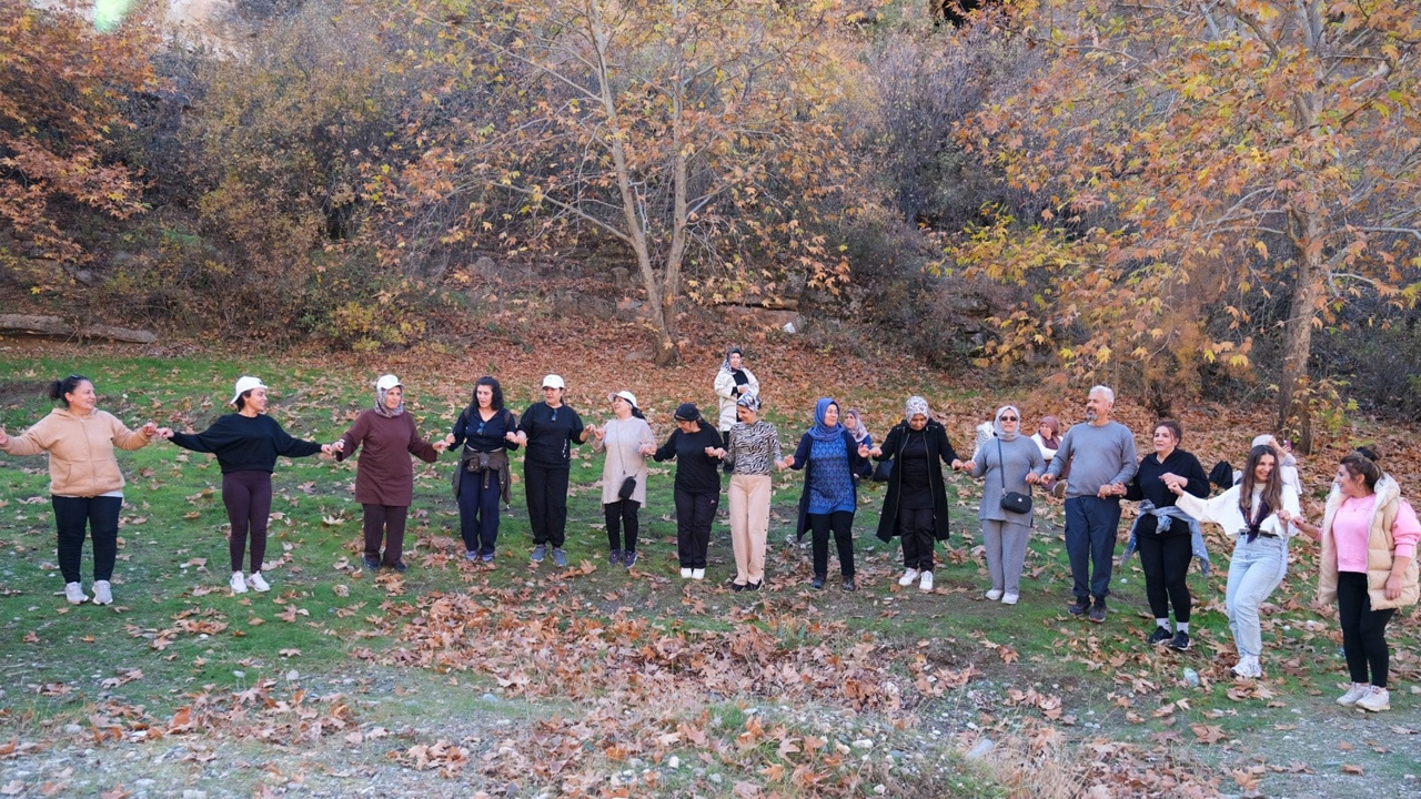 Diyarbakır'da Kadınlar Şiddete Karşı Doğa Yürüyüşü Düzenledi1