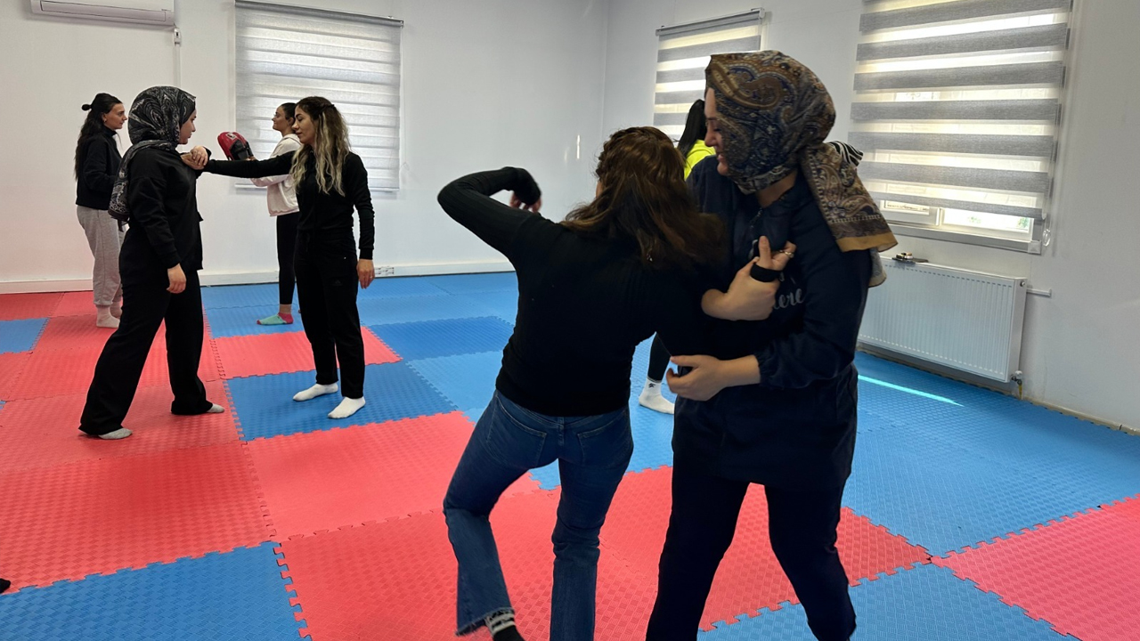 Diyarbakır’da Kadınlara Şiddete Karşı Savunma Atölyesi Düzenlendi