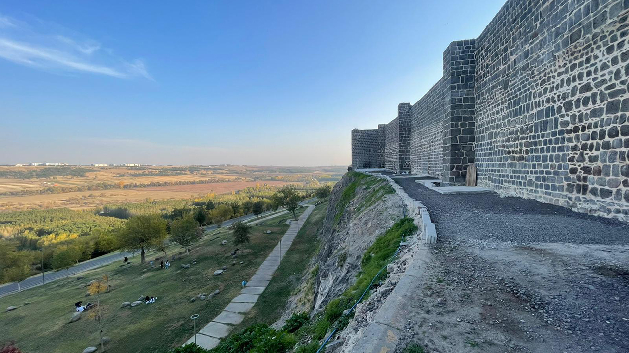 Diyarbakır’da Zabıtadan Tarihi Sur’u Koruma Operasyonu!2